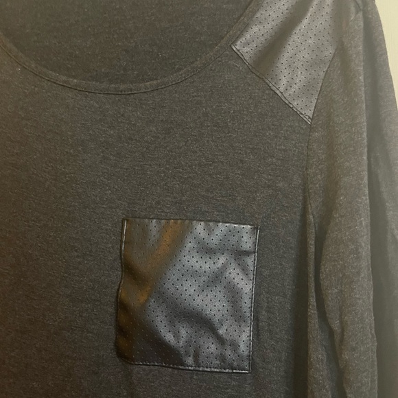 Cable & Gauge 3/4 sleeve black tee with leather detail.  Size Med.  Good shape. - Picture 2 of 3